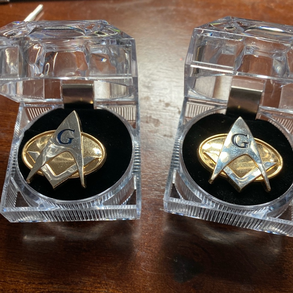 Star track communicator badge